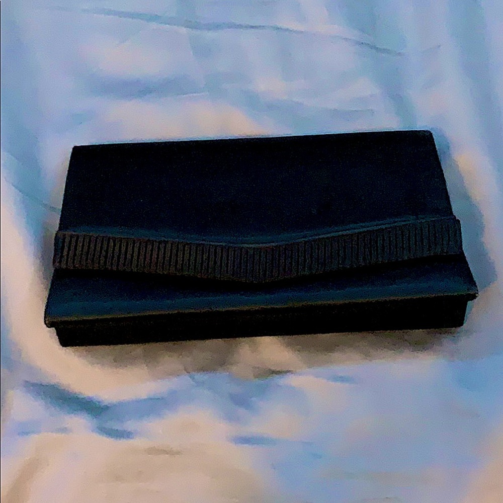 La Regale Black hand purse